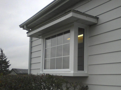 Custom Box with Fixed Side Windows and Operating Center